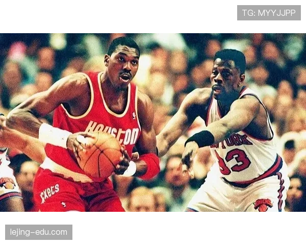 哈基姆·奥拉朱旺背身单打效率压制尤因，巩固内线核心地位