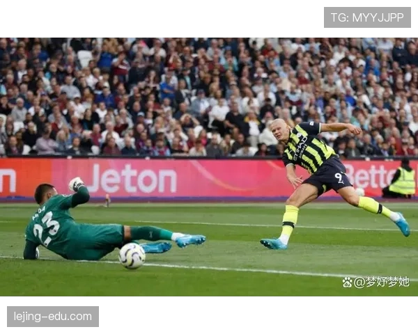 哈兰德本赛季高位逼抢撕开防线对比前锋角色显著提升